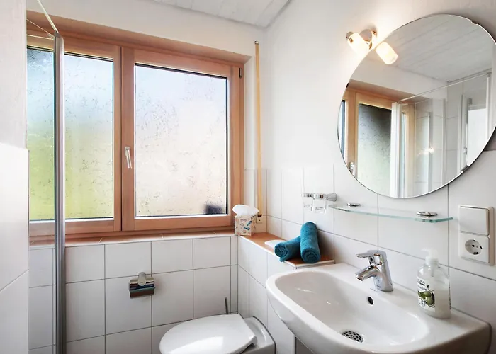 Gaestehaus Hanni 招待所 3*